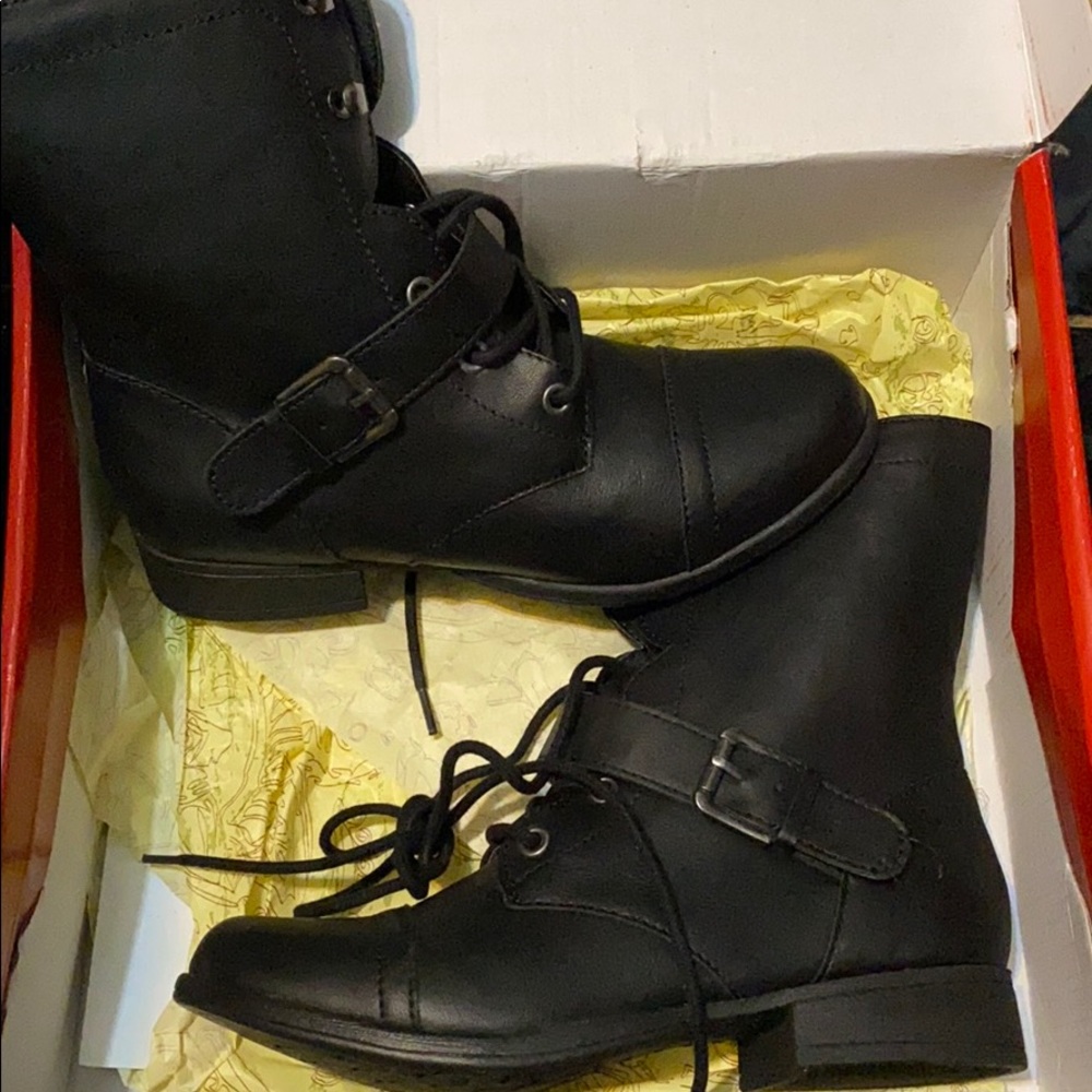 BRAND NEW American Rag Farahh Boots